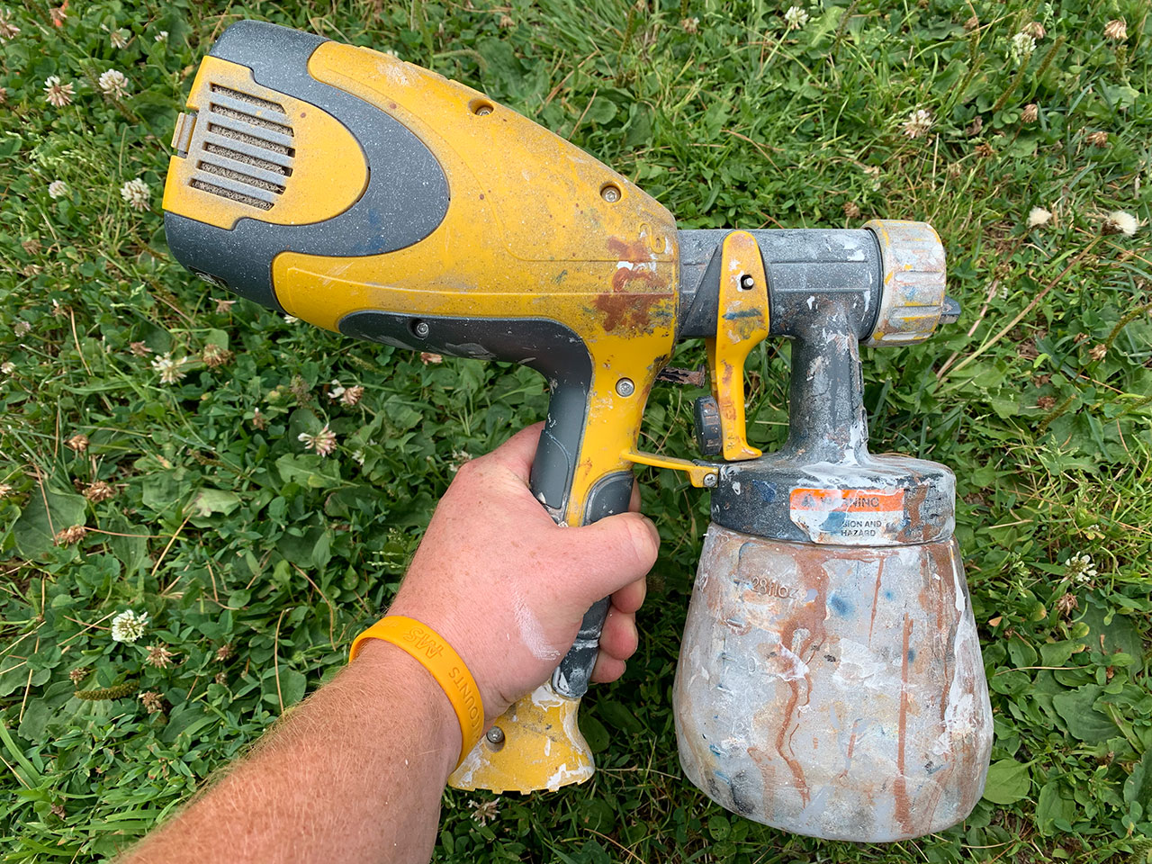 How to Thin Latex Paint for a Spray Gun